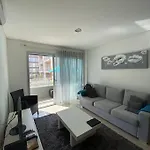 Апартаменты Modern * 2 Bedrooms * Pool Сан-Мартинью-ду-Порту