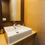 Modern * 2 Bedrooms * Pool * Сан-Мартинью-ду-Порту