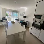 Modern * 2 Bedrooms * Pool * Сан-Мартинью-ду-Порту