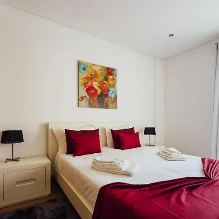Modern * 2 Bedrooms * Pool São Martinho do Porto