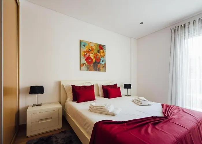 Modern * 2 Bedrooms * Pool São Martinho do Porto