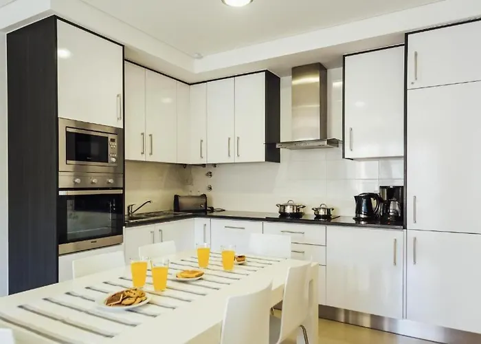 Modern * 2 Bedrooms * Pool Apartamento *